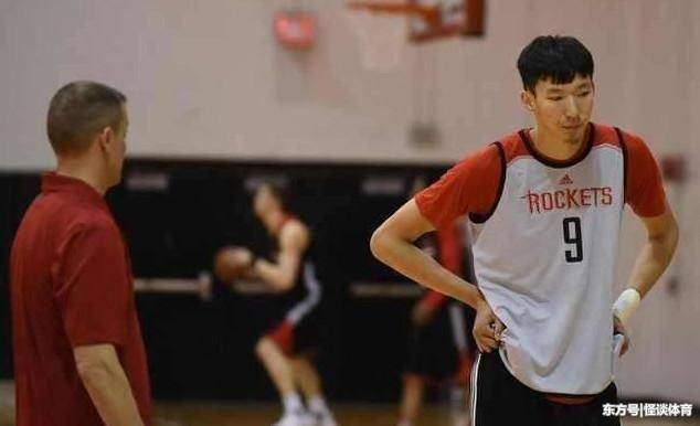 火箭无视史诗级小前锋,下赛季引援方案已定?周琦也能从中受益