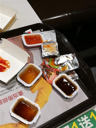 有食客用完餐,网红酱只尝了一点点