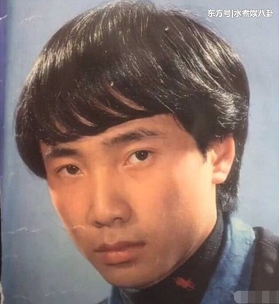 徐峥曾当发型模特 鲜肉时期头发浓密非常帅气