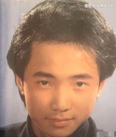 徐峥曾当发型模特 鲜肉时期头发浓密非常帅气