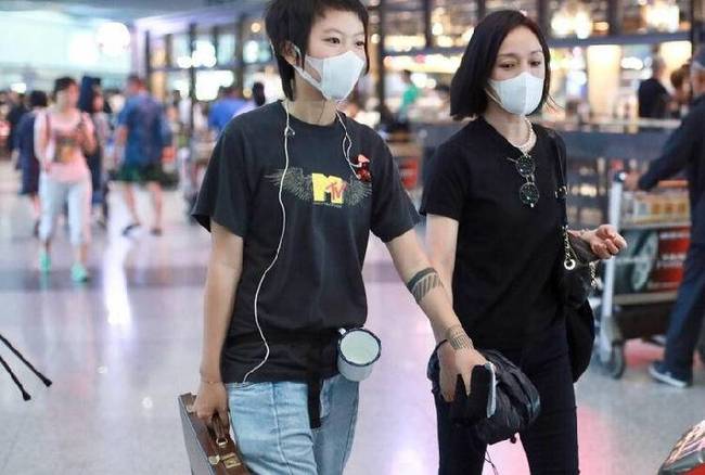 周迅窦靖童同框神似姐妹 窦靖童另类复古路线现身